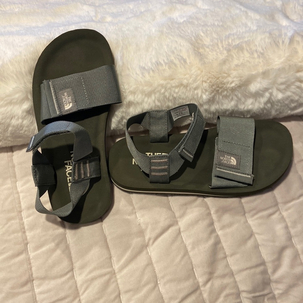 NWOT The North Face Skeena sandals